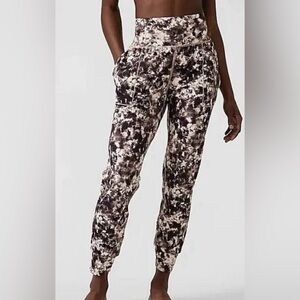 Athleta ‘Salutation’ Printed Jogger Size Large Floral Tie Dye Black White